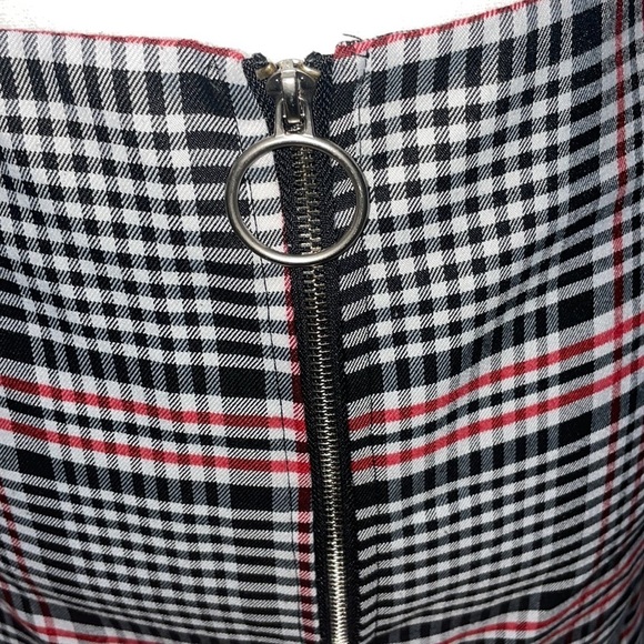 Plaid zip up miniskirt red and black and white plus size - Picture 2 of 3